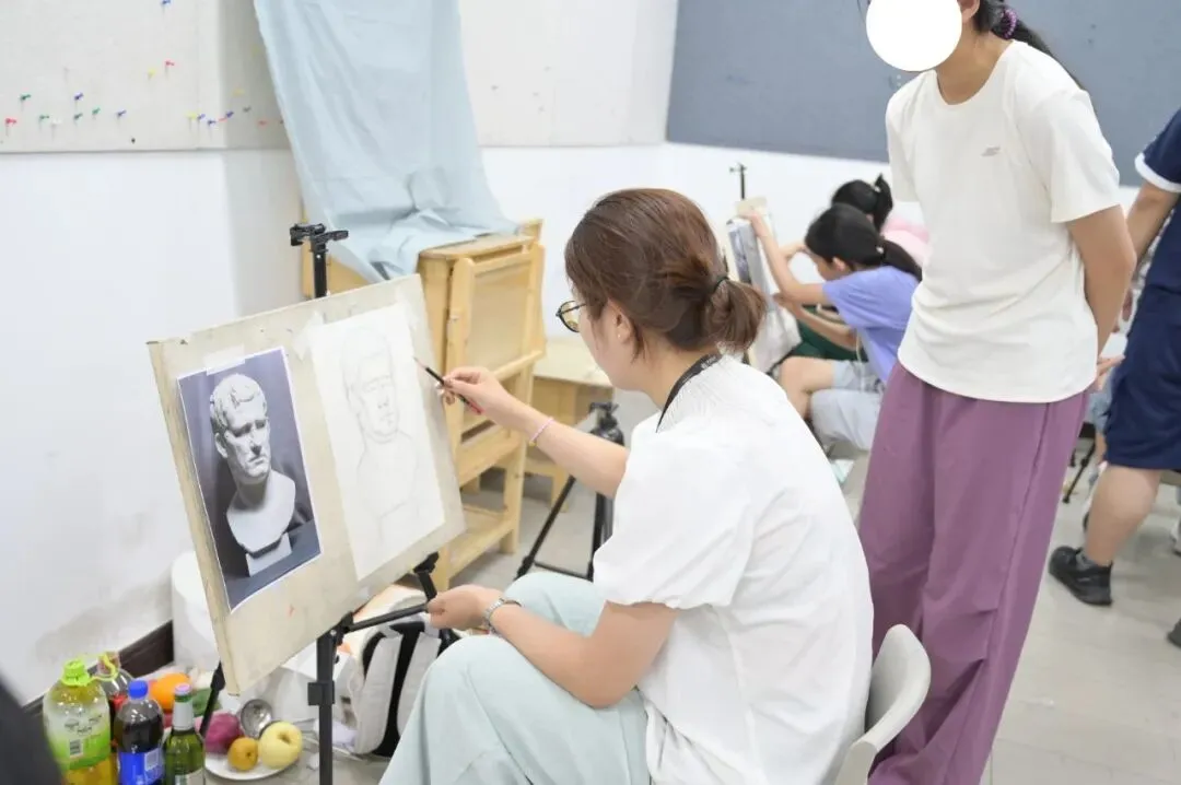 艺启美术· 2026美术中考模考纪实,以考促练!-第25张图片-四季读书网 艺启美术· 2026美术中考模考纪实,以考促练!-第25张图片-四季读书网