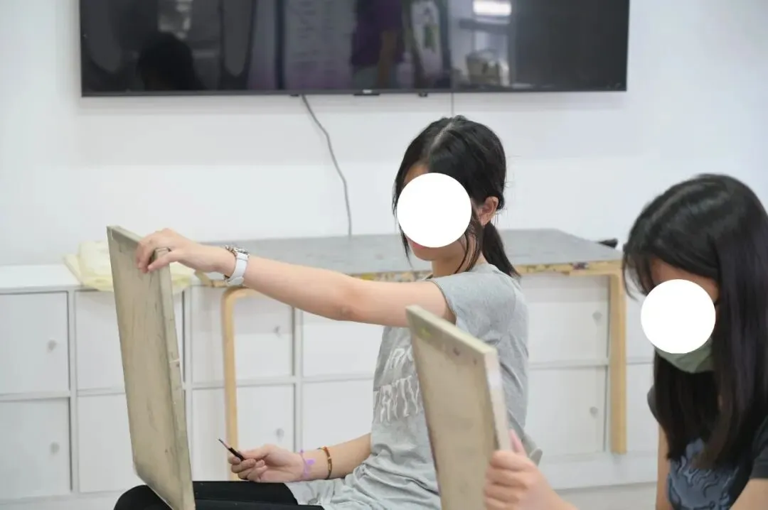 艺启美术· 2026美术中考模考纪实,以考促练!-第29张图片-四季读书网 艺启美术· 2026美术中考模考纪实,以考促练!-第29张图片-四季读书网