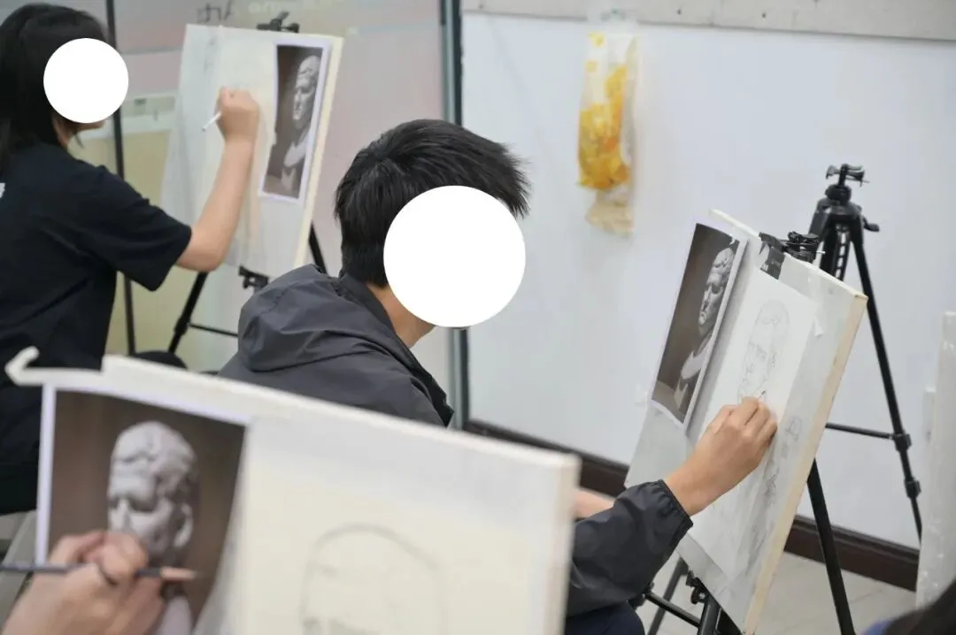 艺启美术· 2026美术中考模考纪实,以考促练!-第30张图片-四季读书网 艺启美术· 2026美术中考模考纪实,以考促练!-第30张图片-四季读书网
