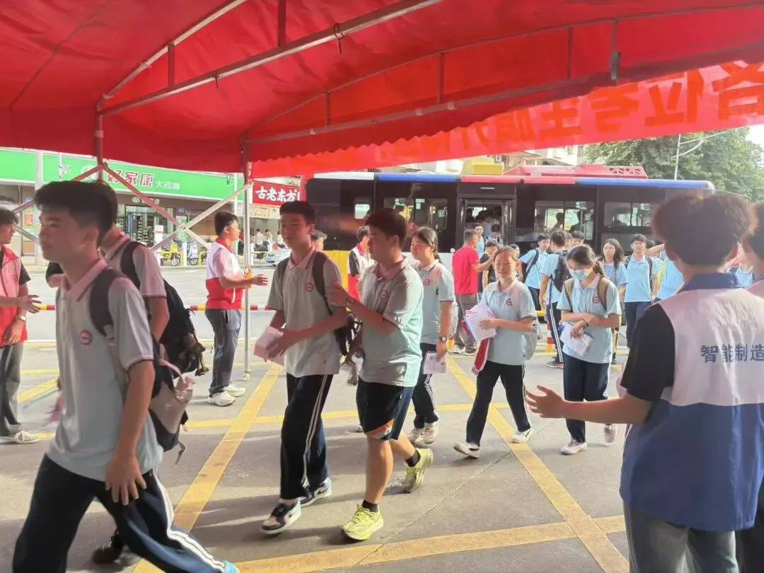 从化志愿红,护航少年中考逐梦路!-第12张图片-四季读书网 从化志愿红,护航少年中考逐梦路!-第12张图片-四季读书网