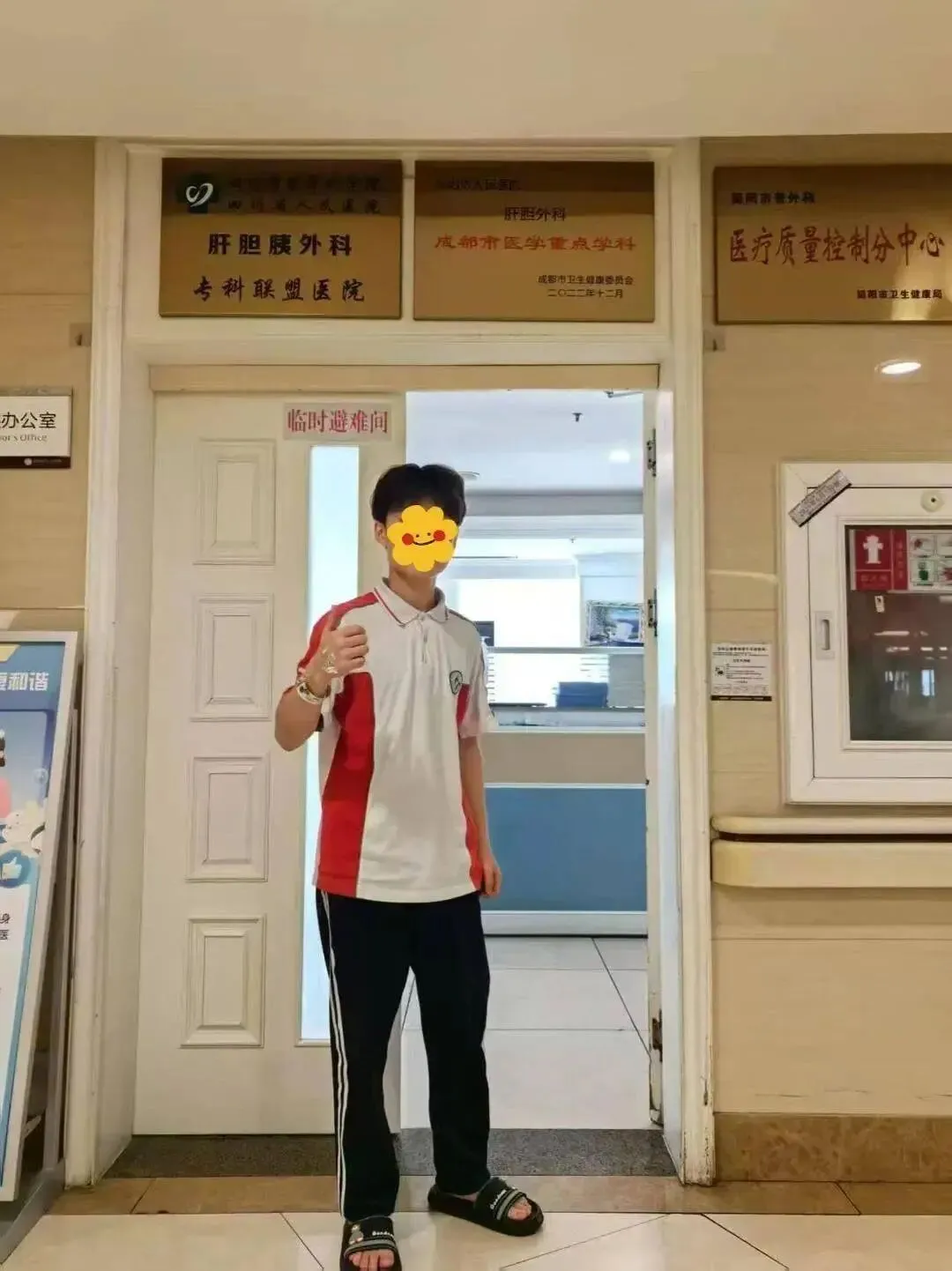 四川简阳担架赴考少年比平时模拟考试多10几分!!以坚韧为翼,不负青春韶华-第4张图片-四季读书网