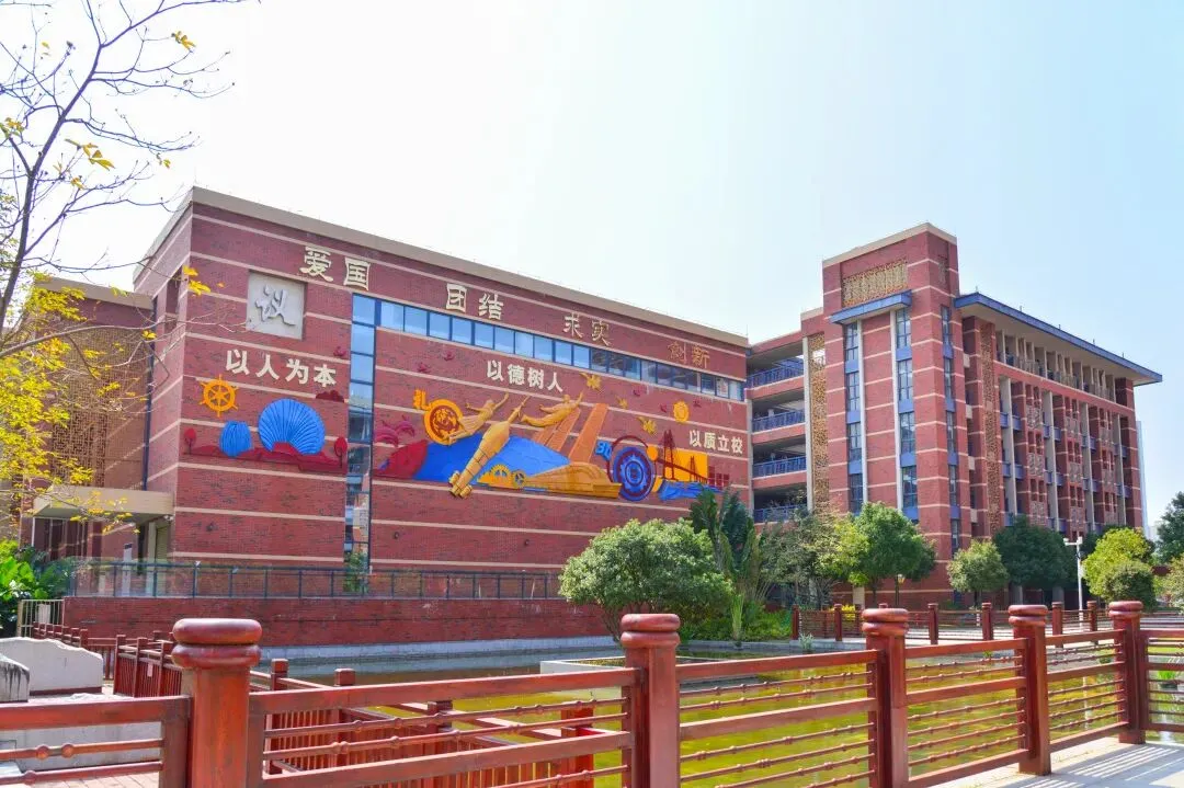 中考志愿填报进入倒计时!速来围观这所宝藏学校!①|这么近,那么美,宝藏学校在东咀-第13张图片-四季读书网