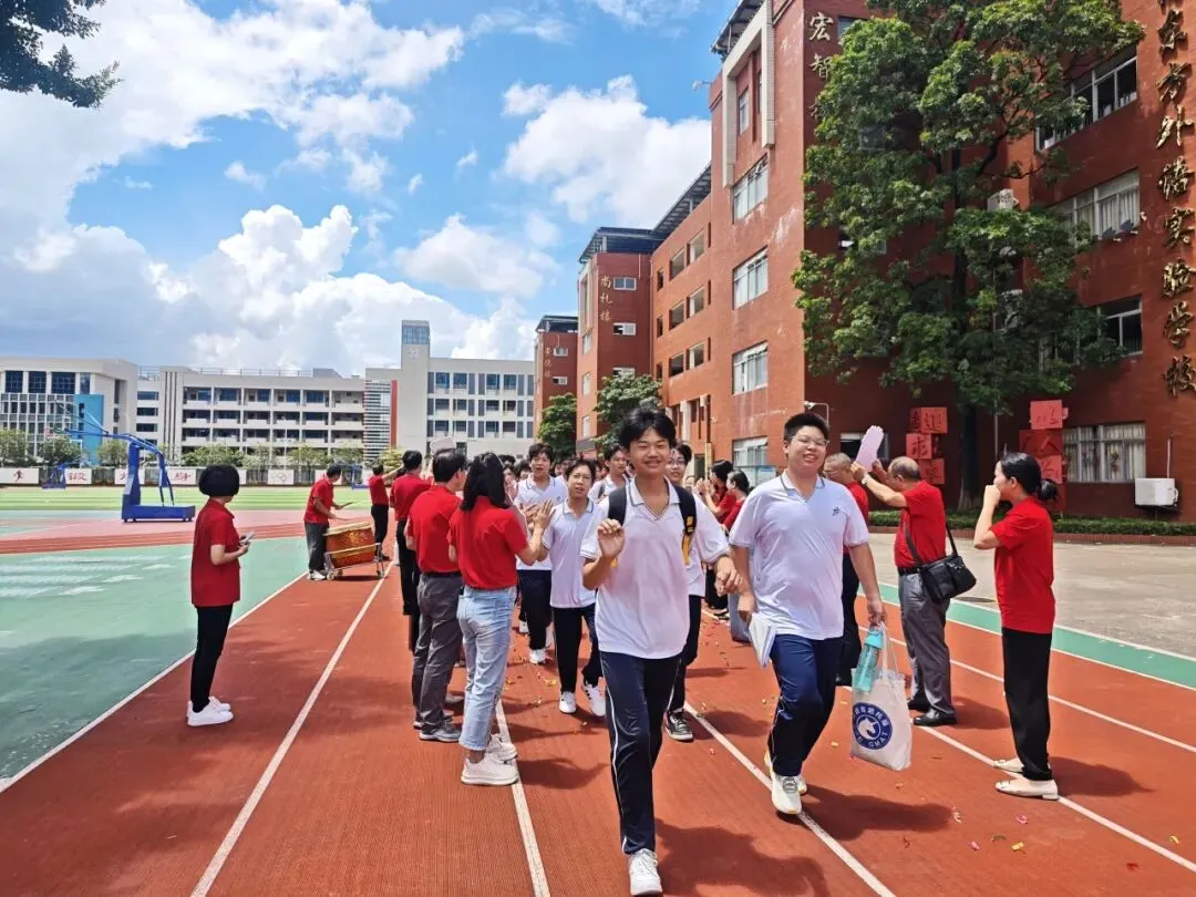 转载|中考首日!香洲少年,上场!-第9张图片-四季读书网 转载|中考首日!香洲少年,上场!-第9张图片-四季读书网