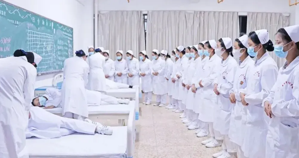 中考多少分才能报昆明市卫校 || 2026年昆明市卫生学校招生-第5张图片-四季读书网 中考多少分才能报昆明市卫校 || 2026年昆明市卫生学校招生-第5张图片-四季读书网