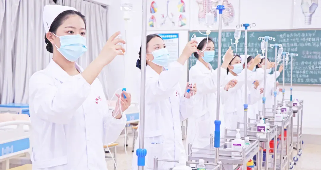 中考多少分才能报昆明市卫校 || 2026年昆明市卫生学校招生-第6张图片-四季读书网 中考多少分才能报昆明市卫校 || 2026年昆明市卫生学校招生-第6张图片-四季读书网