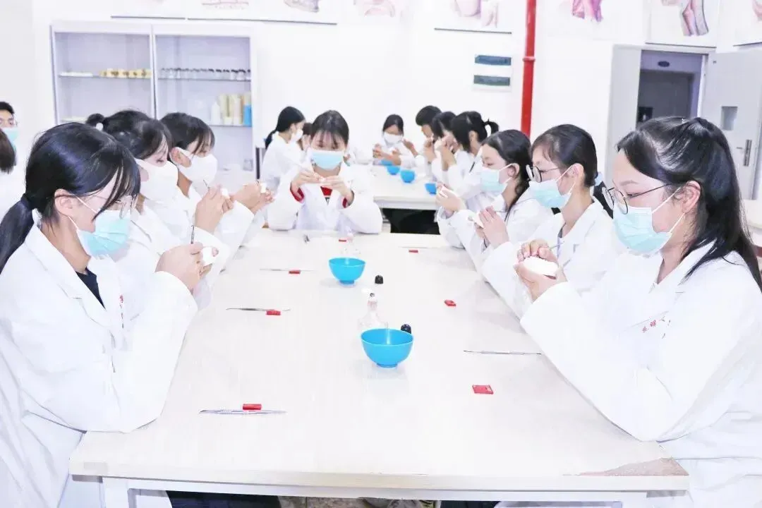 中考多少分才能报昆明市卫校 || 2026年昆明市卫生学校招生-第25张图片-四季读书网 中考多少分才能报昆明市卫校 || 2026年昆明市卫生学校招生-第25张图片-四季读书网