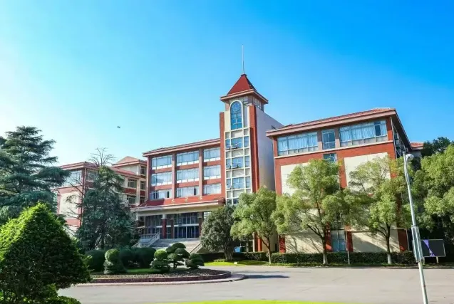 上海国际高中2026秋招补录开启,凭中考分数→免笔试直录+高额奖学金!-第2张图片-四季读书网 上海国际高中2026秋招补录开启,凭中考分数→免笔试直录+高额奖学金!-第2张图片-四季读书网