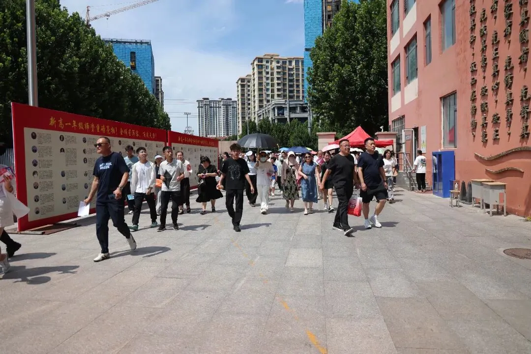万余人参会!引爆全城!中考志愿填报咨询会圆满举行!-第23张图片-四季读书网