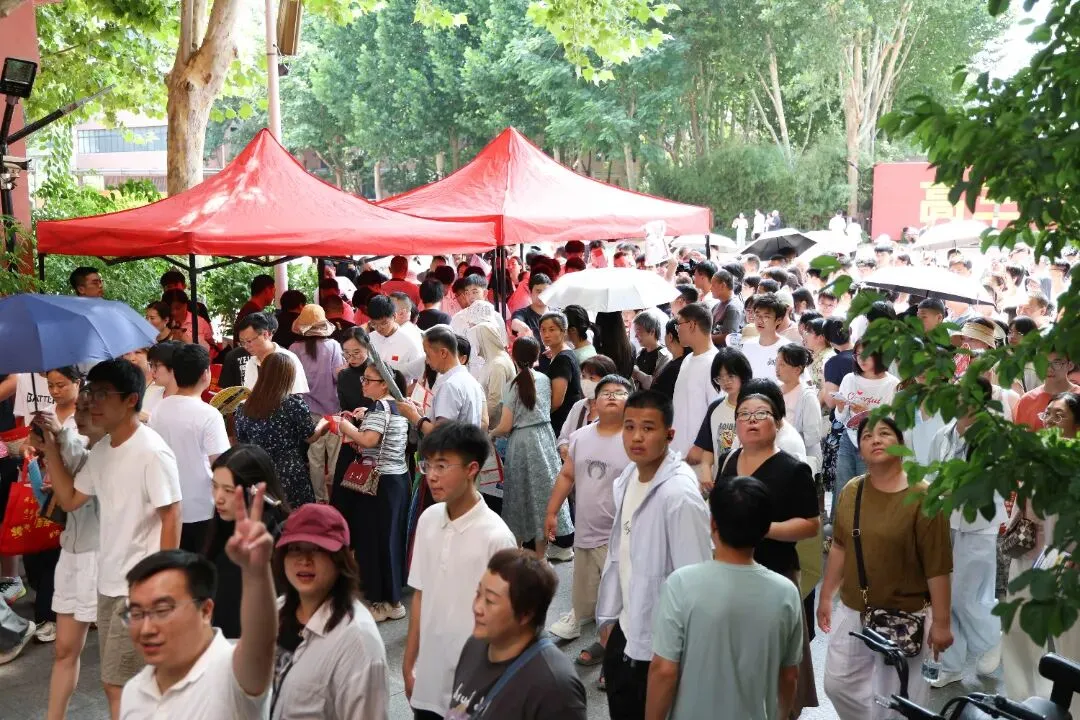 万余人参会!引爆全城!中考志愿填报咨询会圆满举行!-第24张图片-四季读书网