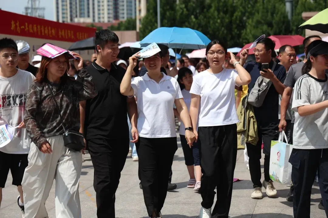 万余人参会!引爆全城!中考志愿填报咨询会圆满举行!-第25张图片-四季读书网