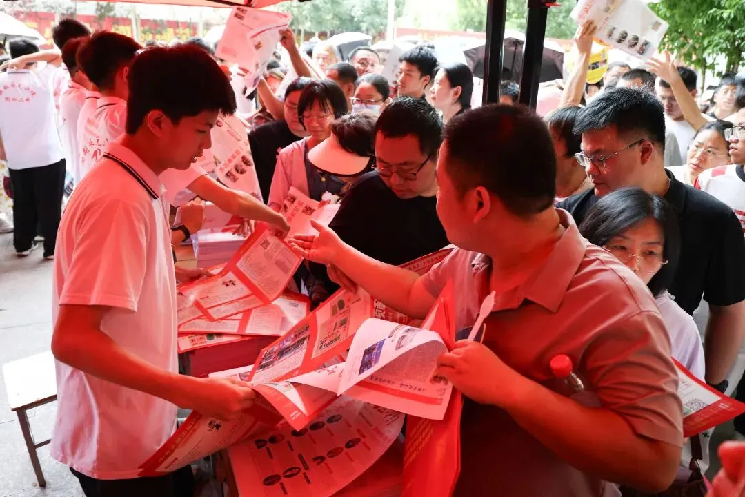 万余人参会!引爆全城!中考志愿填报咨询会圆满举行!-第34张图片-四季读书网