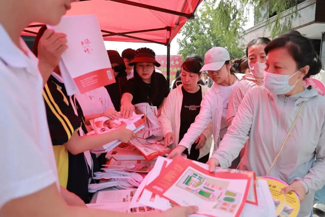 万余人参会!引爆全城!中考志愿填报咨询会圆满举行!-第36张图片-四季读书网