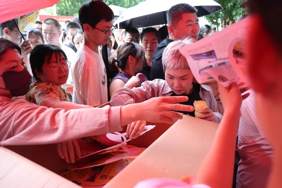 万余人参会!引爆全城!中考志愿填报咨询会圆满举行!-第38张图片-四季读书网