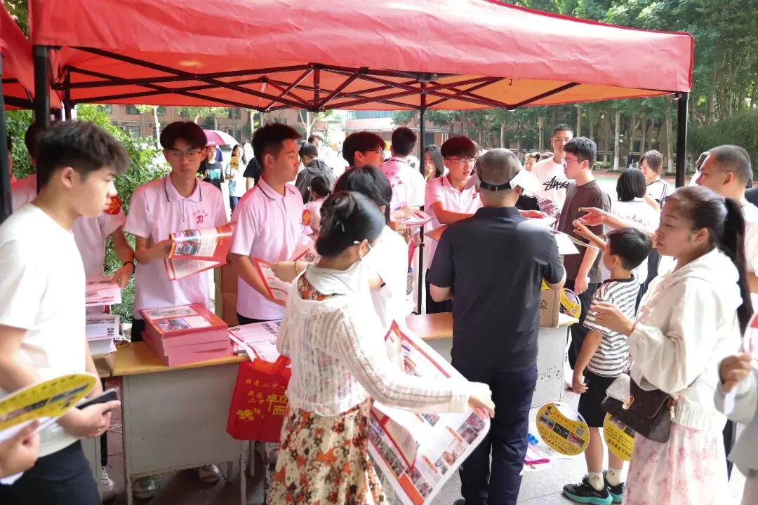 万余人参会!引爆全城!中考志愿填报咨询会圆满举行!-第39张图片-四季读书网