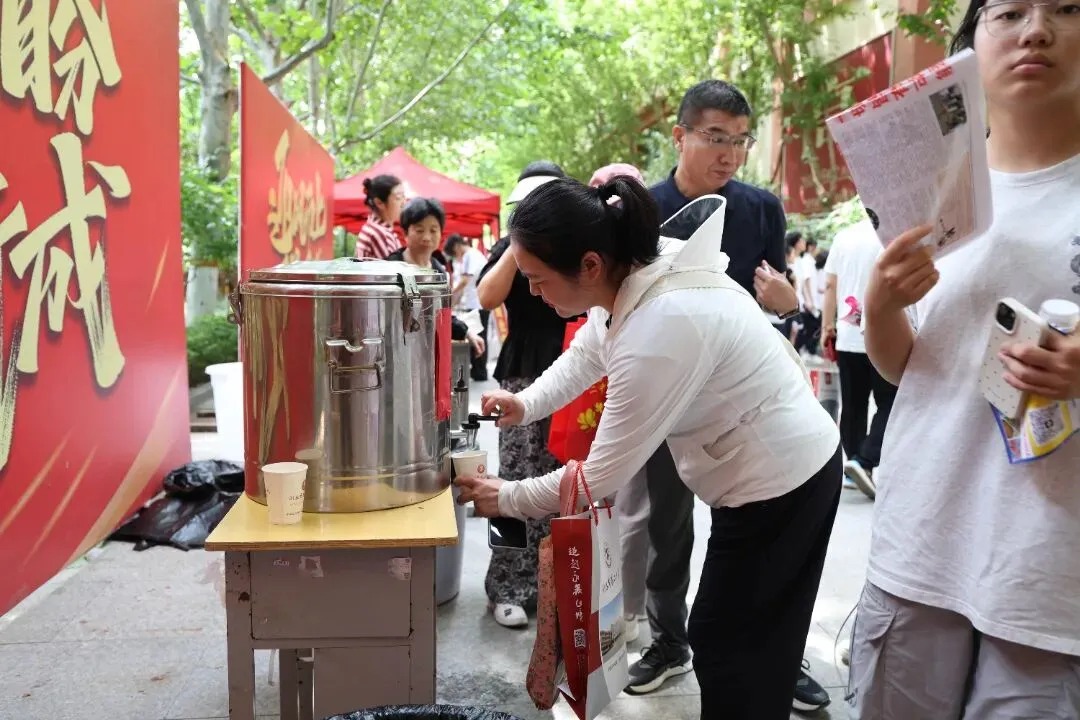 万余人参会!引爆全城!中考志愿填报咨询会圆满举行!-第42张图片-四季读书网