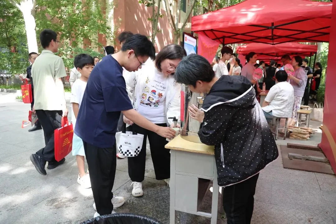 万余人参会!引爆全城!中考志愿填报咨询会圆满举行!-第43张图片-四季读书网