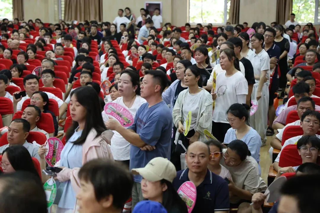 万余人参会!引爆全城!中考志愿填报咨询会圆满举行!-第61张图片-四季读书网