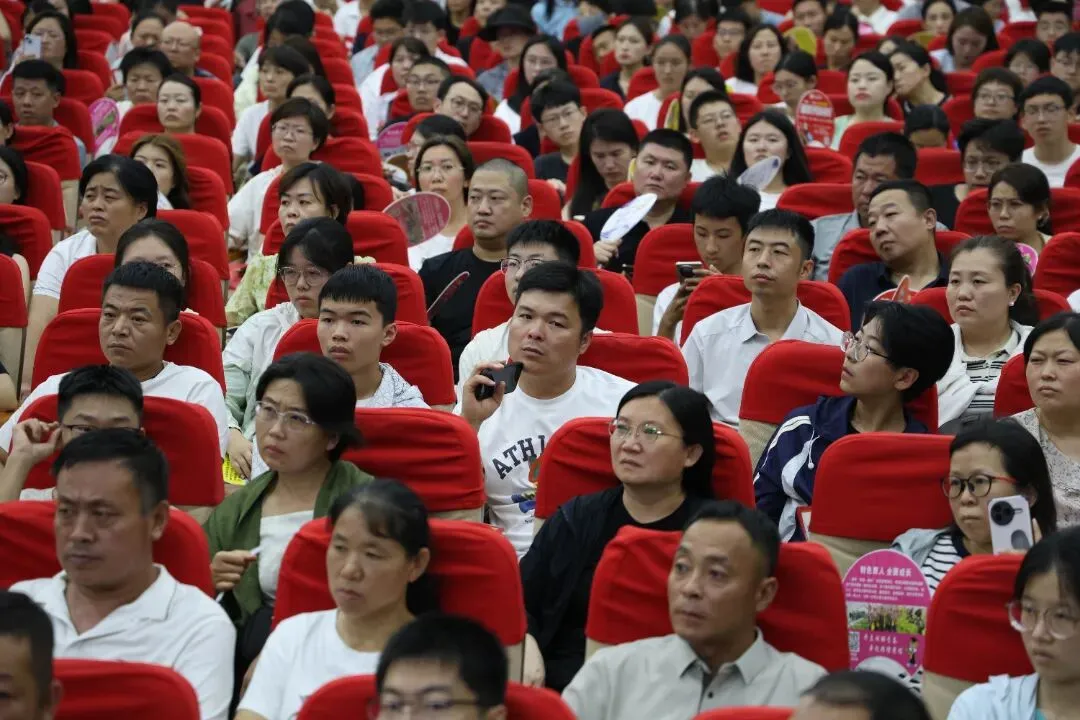万余人参会!引爆全城!中考志愿填报咨询会圆满举行!-第67张图片-四季读书网