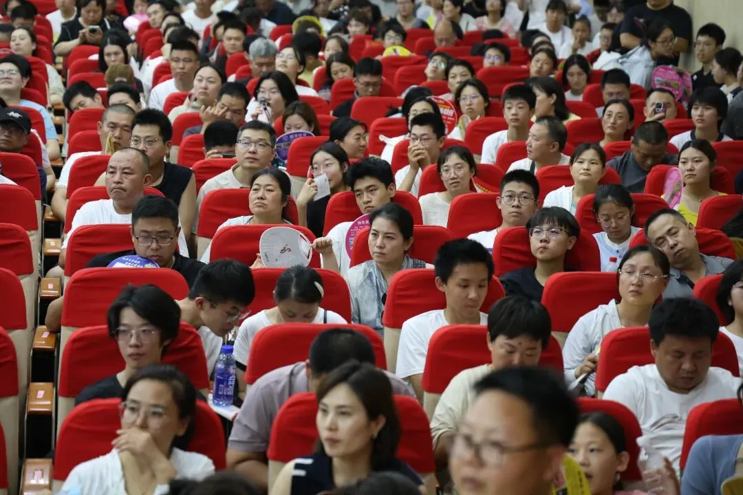 万余人参会!引爆全城!中考志愿填报咨询会圆满举行!-第68张图片-四季读书网