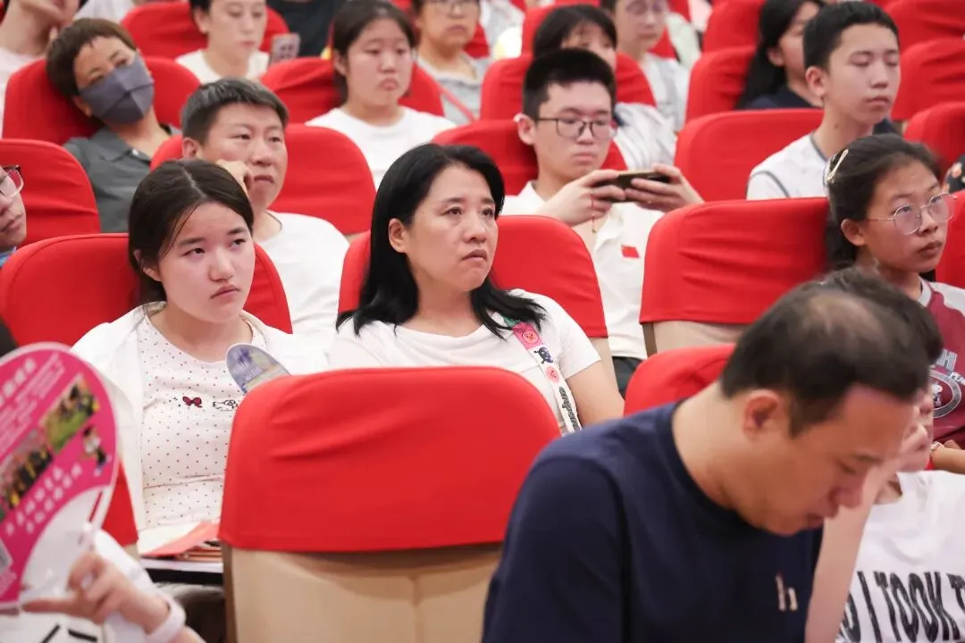 万余人参会!引爆全城!中考志愿填报咨询会圆满举行!-第70张图片-四季读书网