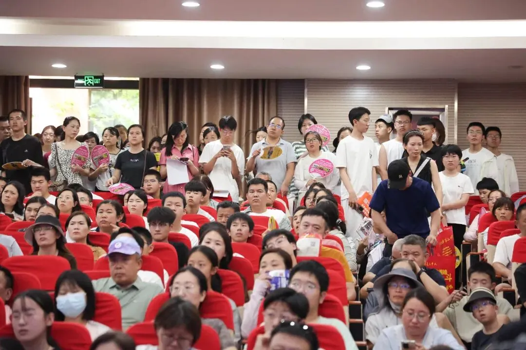 万余人参会!引爆全城!中考志愿填报咨询会圆满举行!-第72张图片-四季读书网
