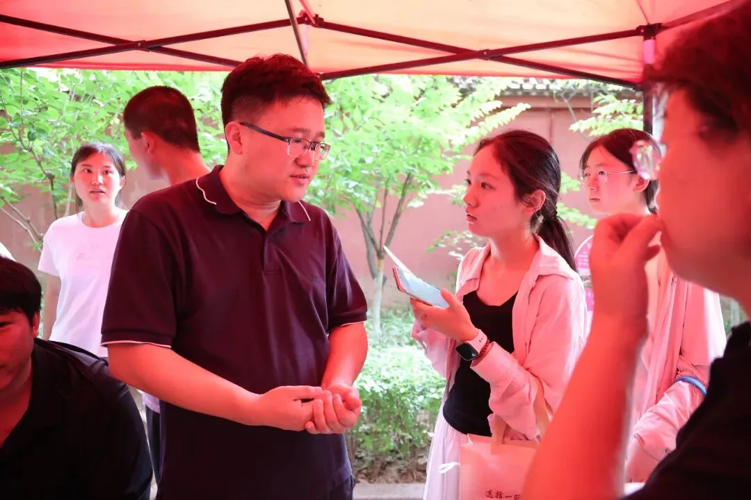 万余人参会!引爆全城!中考志愿填报咨询会圆满举行!-第82张图片-四季读书网