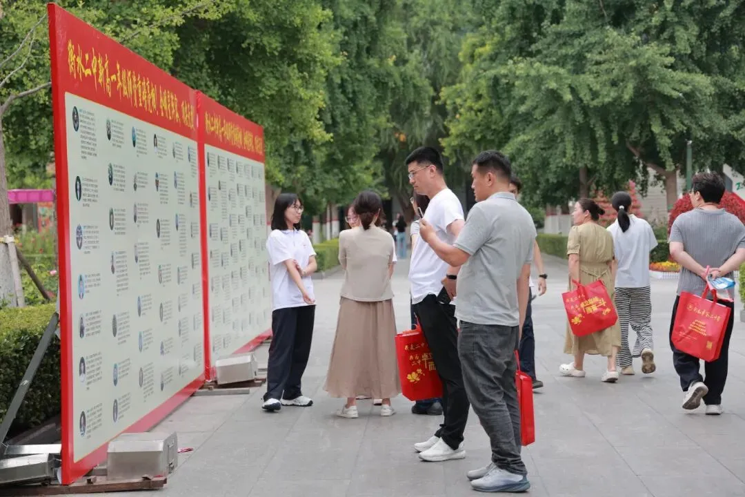 万余人参会!引爆全城!中考志愿填报咨询会圆满举行!-第105张图片-四季读书网
