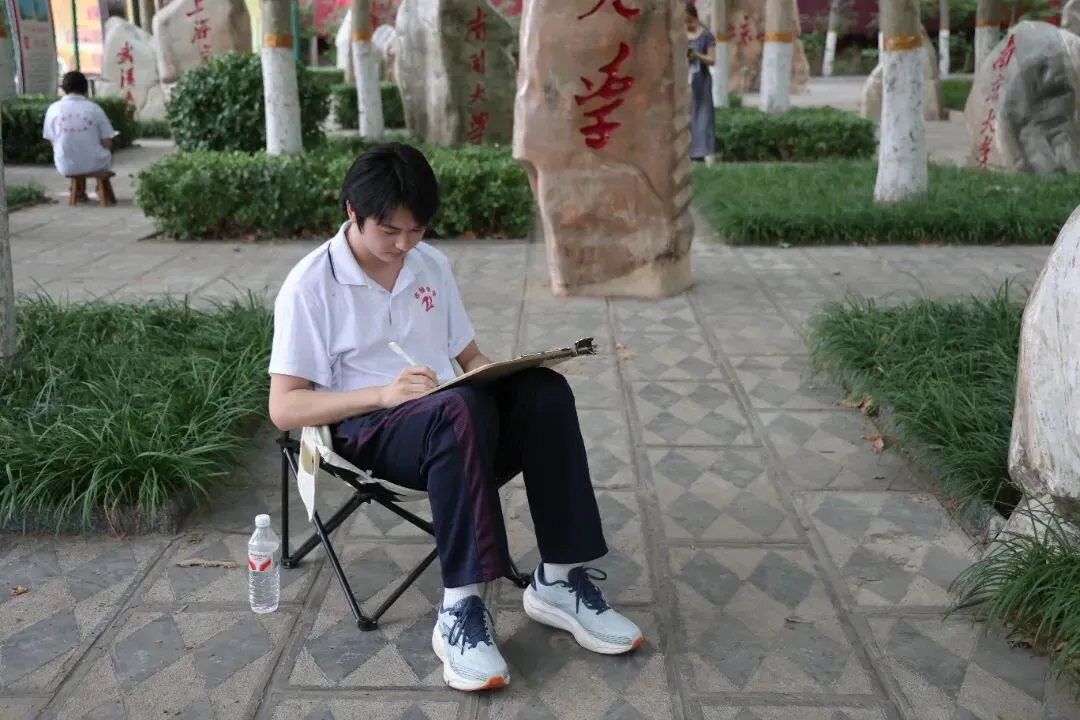 万余人参会!引爆全城!中考志愿填报咨询会圆满举行!-第114张图片-四季读书网