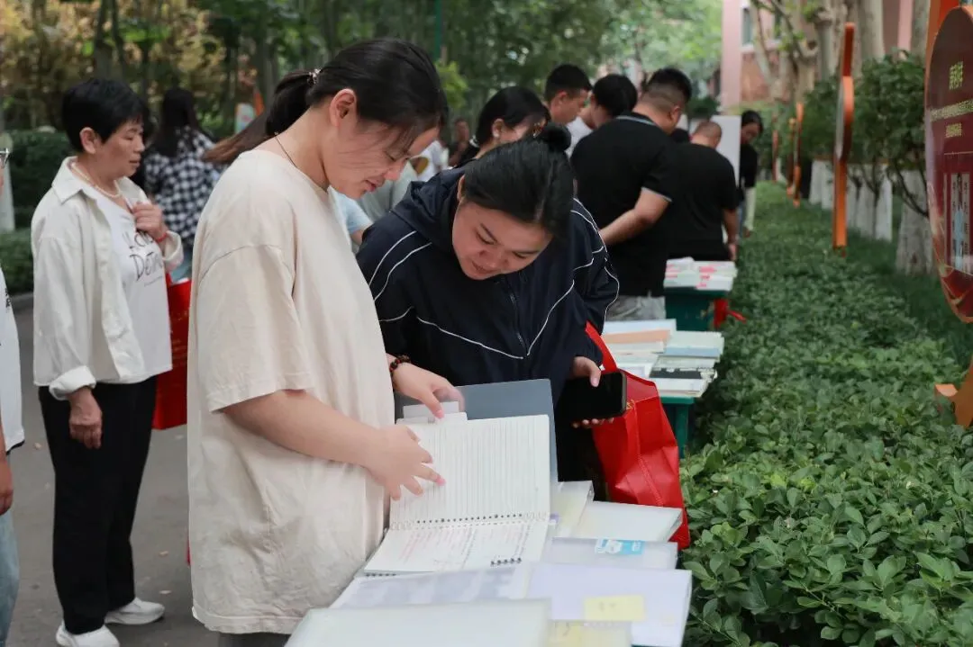 万余人参会!引爆全城!中考志愿填报咨询会圆满举行!-第125张图片-四季读书网