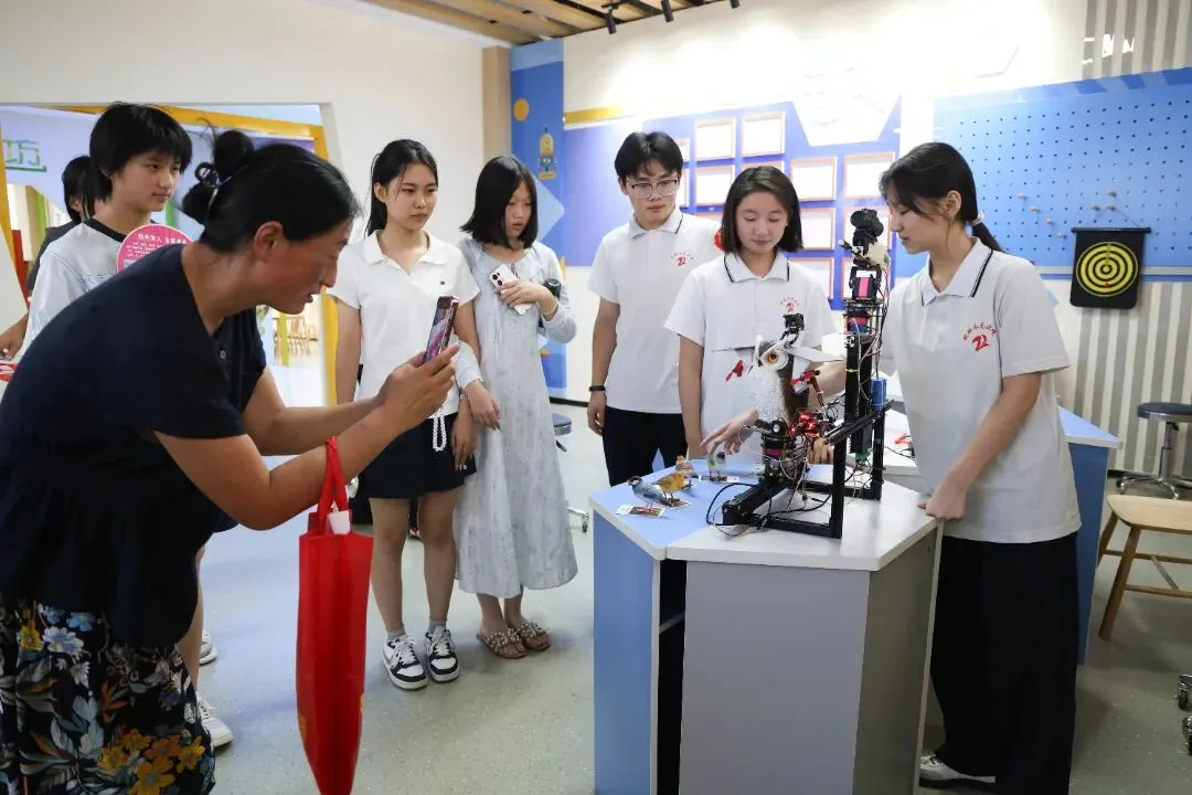 万余人参会!引爆全城!中考志愿填报咨询会圆满举行!-第154张图片-四季读书网