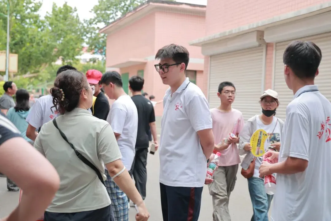 万余人参会!引爆全城!中考志愿填报咨询会圆满举行!-第173张图片-四季读书网