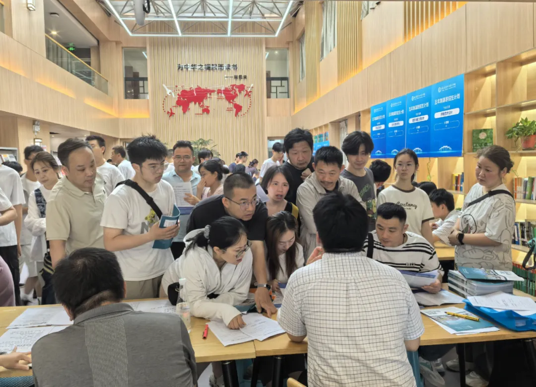 中考出分后,众多家长直奔这里!-第3张图片-四季读书网 中考出分后,众多家长直奔这里!-第3张图片-四季读书网
