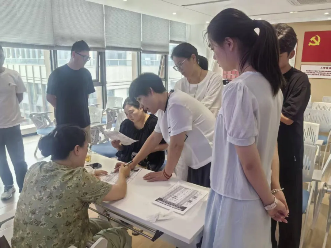 中考志愿填报公益讲座圆满举行!专家现场支招,家长直呼“及时雨”-第9张图片-四季读书网