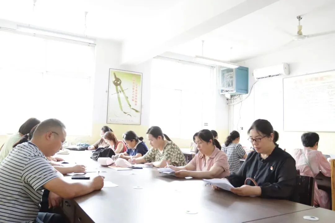细研中考真题,深耕教学前路——南阳市三中开展中考真题专题教研活动-第10张图片-四季读书网 细研中考真题,深耕教学前路——南阳市三中开展中考真题专题教研活动-第10张图片-四季读书网