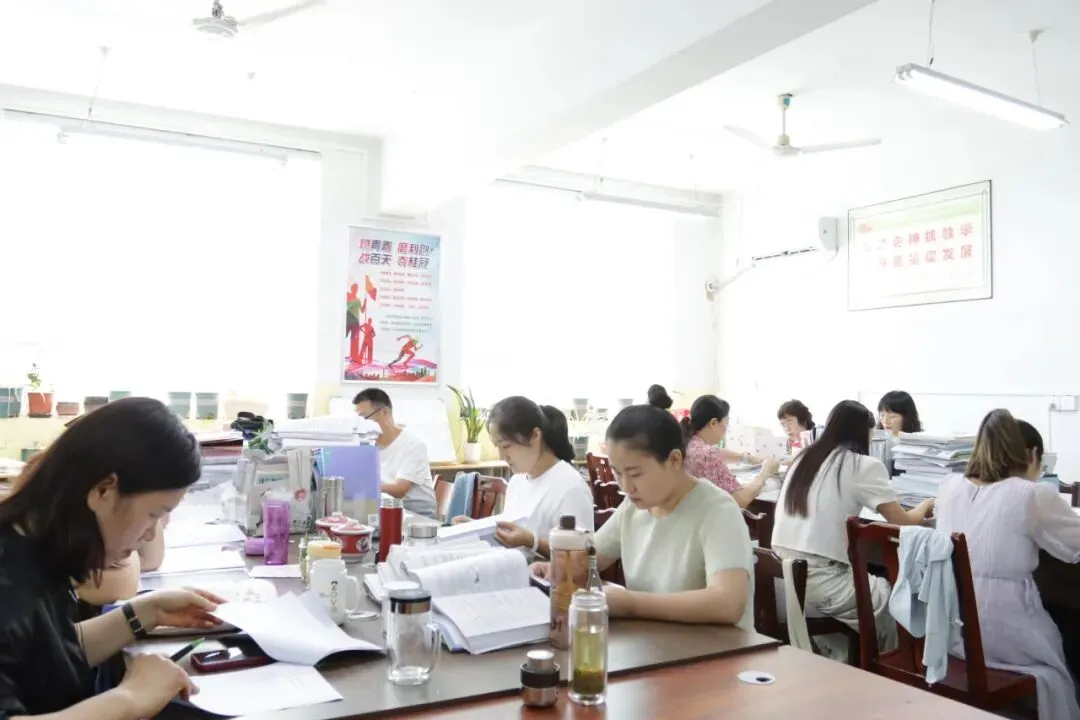 细研中考真题,深耕教学前路——南阳市三中开展中考真题专题教研活动-第16张图片-四季读书网 细研中考真题,深耕教学前路——南阳市三中开展中考真题专题教研活动-第16张图片-四季读书网