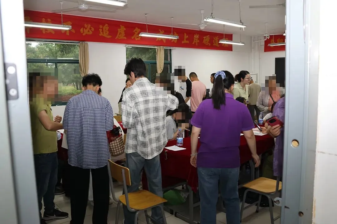 中考出分后,湾沚530—580分段的家长在京师实验招生现场的两次＂回头＂-第2张图片-四季读书网