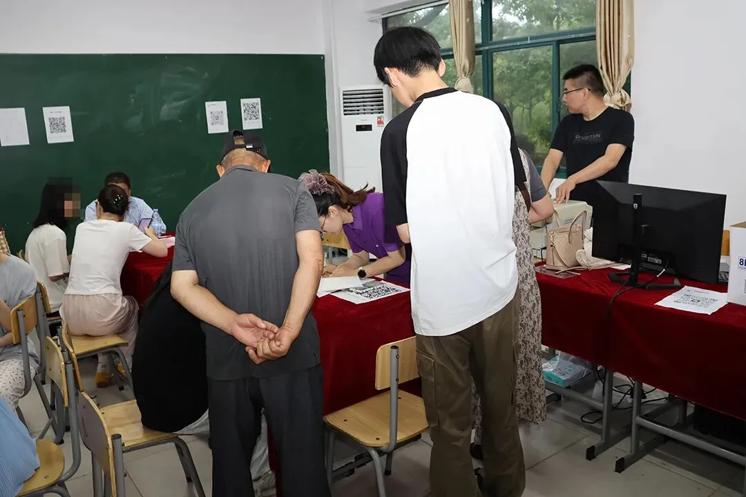 中考出分后,湾沚530—580分段的家长在京师实验招生现场的两次＂回头＂-第3张图片-四季读书网