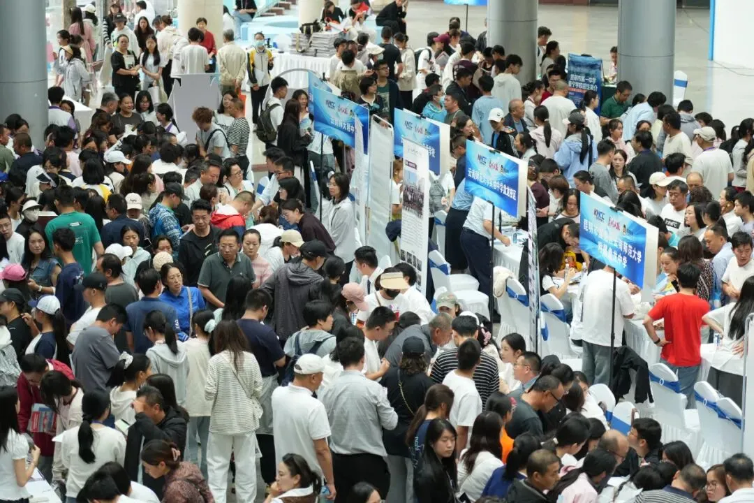 中考丨人气爆棚!志愿填报集市吸引近7000人来“赶集”-第5张图片-四季读书网