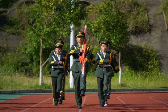 蓄力进阶启新程,笃行砺志赢中考——记遵义市实验学校2027届九年级动员大会-第4张图片-四季读书网 蓄力进阶启新程,笃行砺志赢中考——记遵义市实验学校2027届九年级动员大会-第4张图片-四季读书网