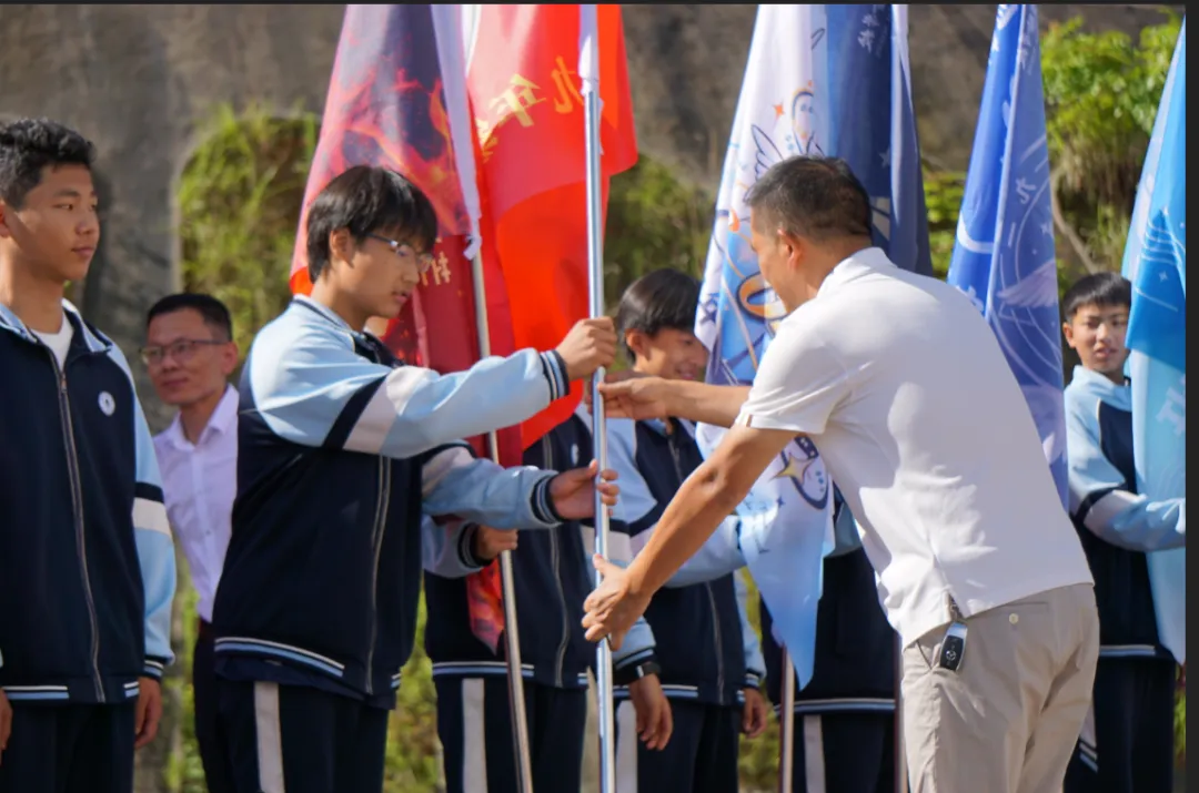 蓄力进阶启新程,笃行砺志赢中考——记遵义市实验学校2027届九年级动员大会-第8张图片-四季读书网 蓄力进阶启新程,笃行砺志赢中考——记遵义市实验学校2027届九年级动员大会-第8张图片-四季读书网