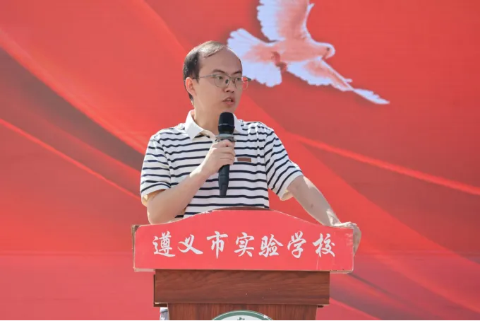 蓄力进阶启新程,笃行砺志赢中考——记遵义市实验学校2027届九年级动员大会-第11张图片-四季读书网 蓄力进阶启新程,笃行砺志赢中考——记遵义市实验学校2027届九年级动员大会-第11张图片-四季读书网