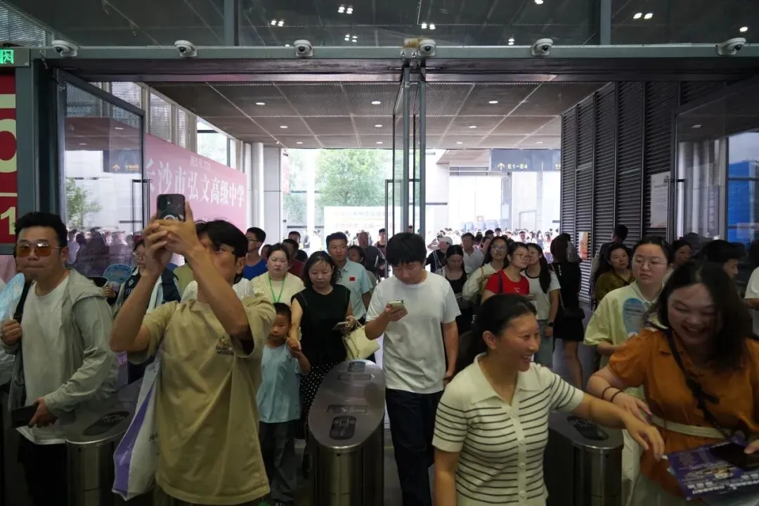 燃爆A77!融城理工亮相2026长沙中考咨询会,现场咨询火爆异常!-第3张图片-四季读书网