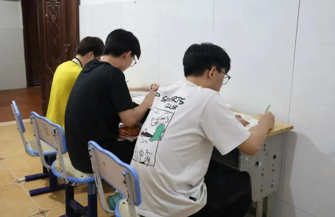 郴州金海“中考最牛寝室”出圈 | 金海闪光学子风采录(七)-第8张图片-四季读书网 郴州金海“中考最牛寝室”出圈 | 金海闪光学子风采录(七)-第8张图片-四季读书网