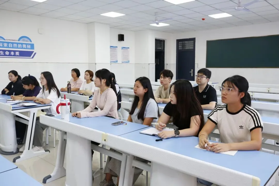 聚焦中考明方向 凝心聚力谱新篇——咸阳市高新一中召开2026研讨会-第19张图片-四季读书网 聚焦中考明方向 凝心聚力谱新篇——咸阳市高新一中召开2026研讨会-第19张图片-四季读书网