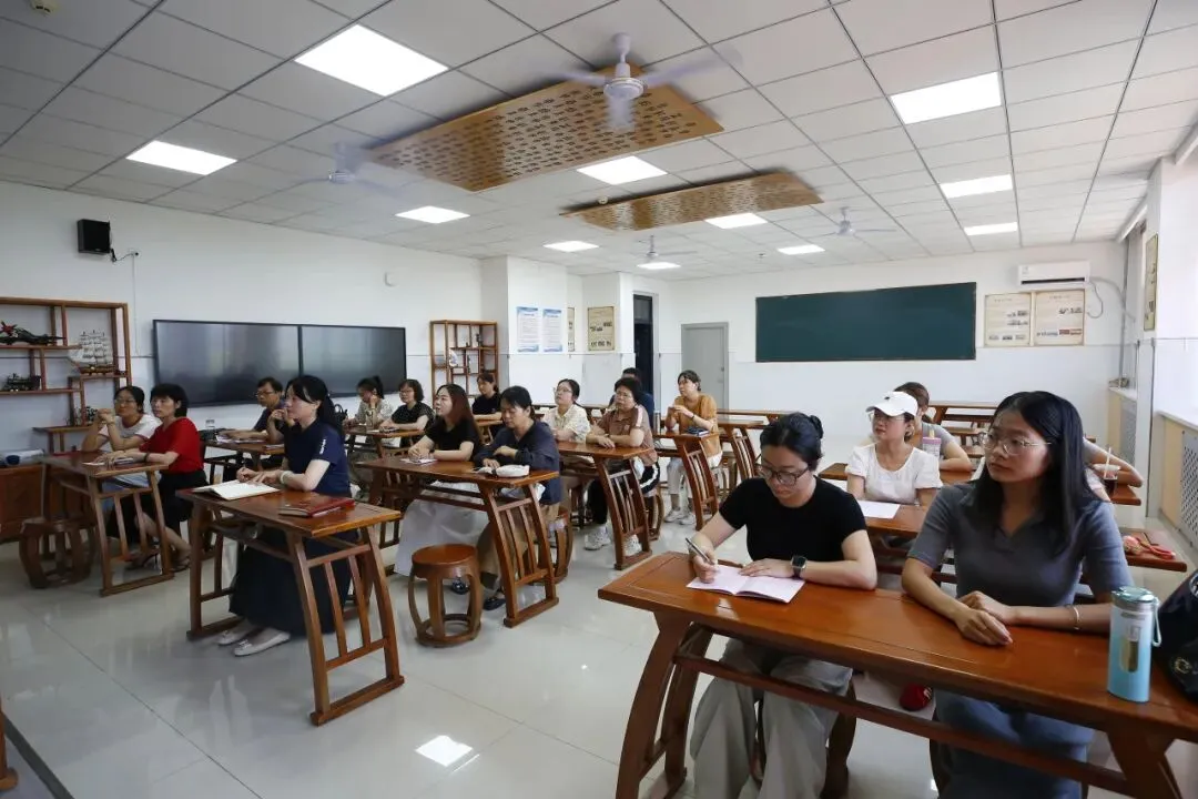 聚焦中考明方向 凝心聚力谱新篇——咸阳市高新一中召开2026研讨会-第20张图片-四季读书网 聚焦中考明方向 凝心聚力谱新篇——咸阳市高新一中召开2026研讨会-第20张图片-四季读书网