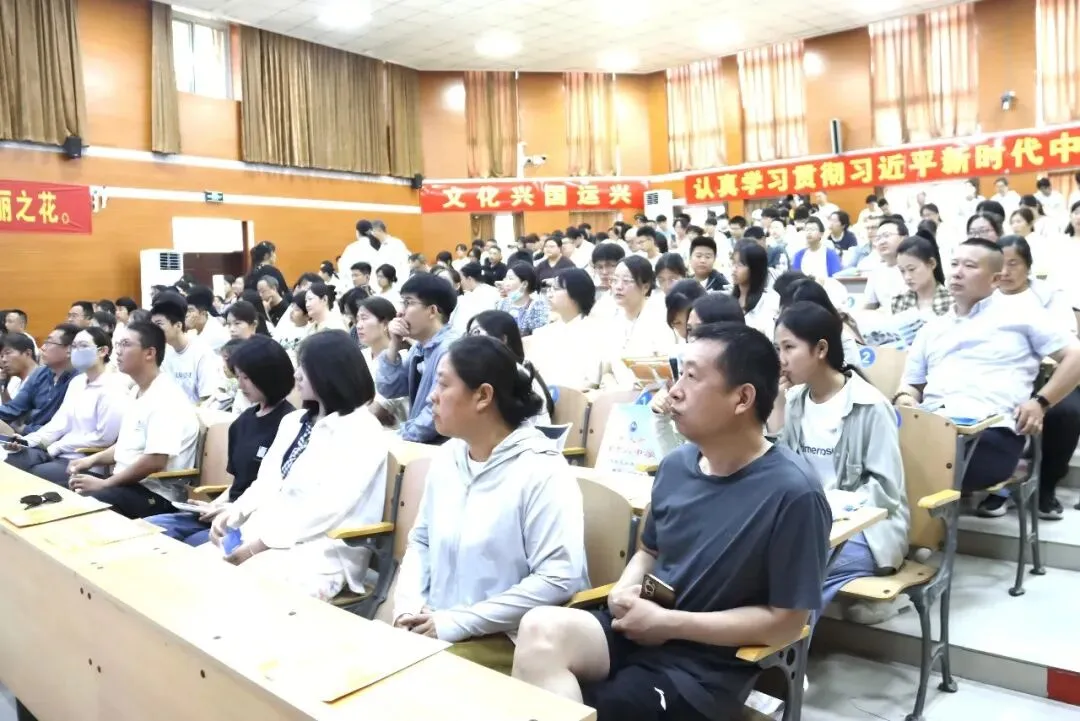 盛况空前!直击衡水十四中2026中考招生咨询会火热现场!-第4张图片-四季读书网 盛况空前!直击衡水十四中2026中考招生咨询会火热现场!-第4张图片-四季读书网