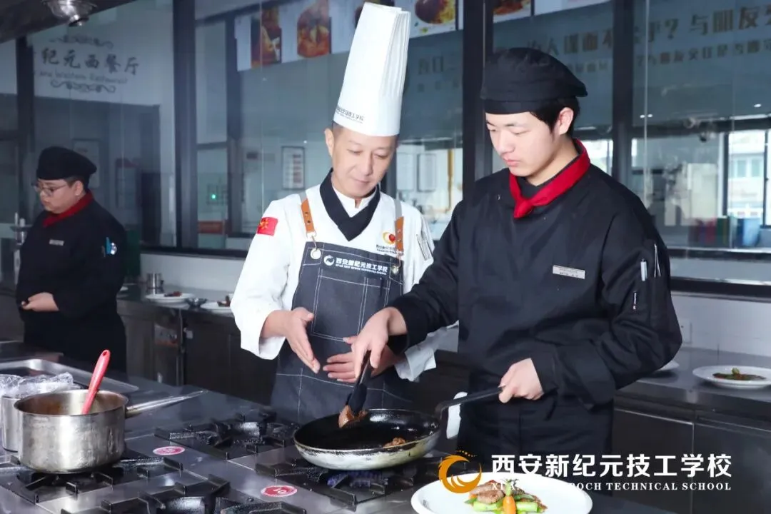中考出分焦虑刷屏!文化课薄弱别硬冲普高,2026另一条成才路家长必看-第11张图片-四季读书网