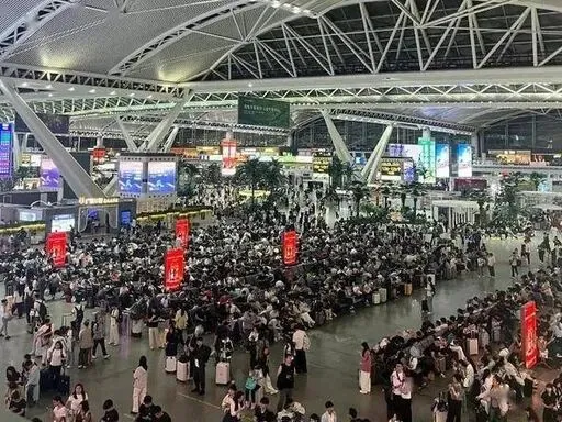 广州地铁暑运日均客流破千万,中考考生可享绿色通道-第2张图片-四季读书网 广州地铁暑运日均客流破千万,中考考生可享绿色通道-第2张图片-四季读书网