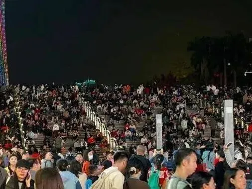 广州地铁暑运日均客流破千万,中考考生可享绿色通道-第3张图片-四季读书网 广州地铁暑运日均客流破千万,中考考生可享绿色通道-第3张图片-四季读书网