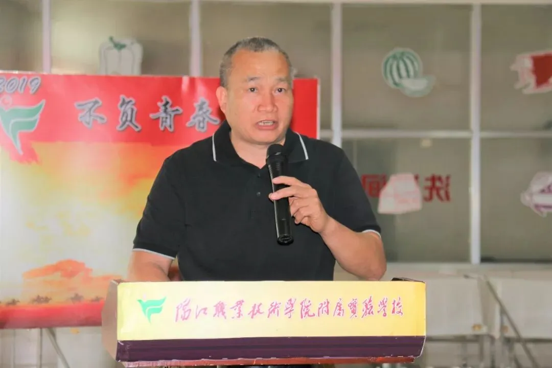 奋斗的青春最美丽——我校隆重举行中考动员大会-第12张图片-四季读书网 奋斗的青春最美丽——我校隆重举行中考动员大会-第12张图片-四季读书网